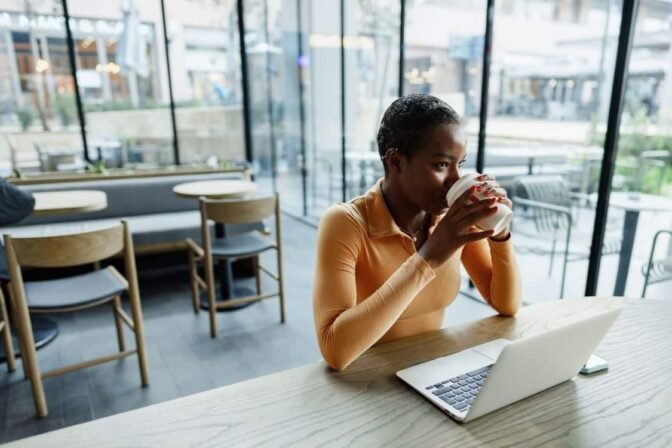 Freelance développeur web à Agboville : guide complet 2026 en 7 étapes