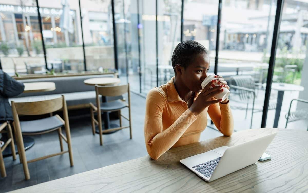 Freelance développeur web à Agboville : guide complet 2026 en 7 étapes